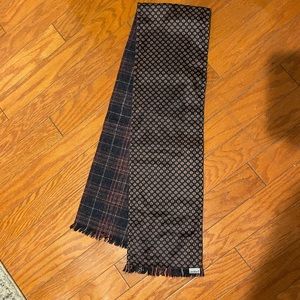 Intuitions navy and red scarf